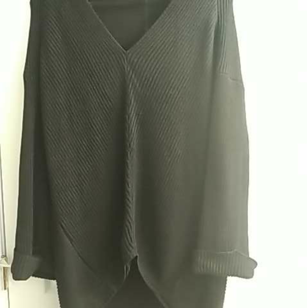 Women's XXL Black Long V-Neck Knit Sweater